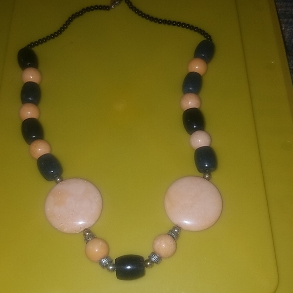 Coral statement necklace - Picture 6 of 6